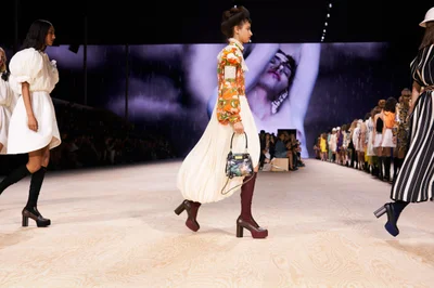 Look 18